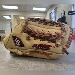 Louisville Slugger 125 Series Baseball Glove